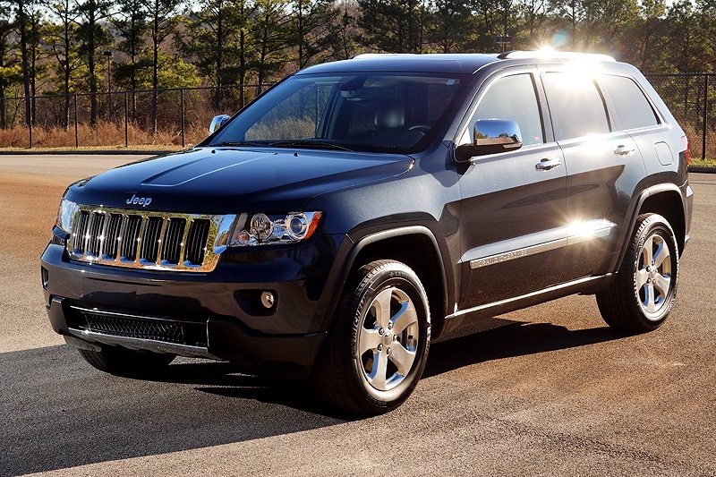 Dark blue Jeep Grand Cherokee three-quarter front on a dealership lot